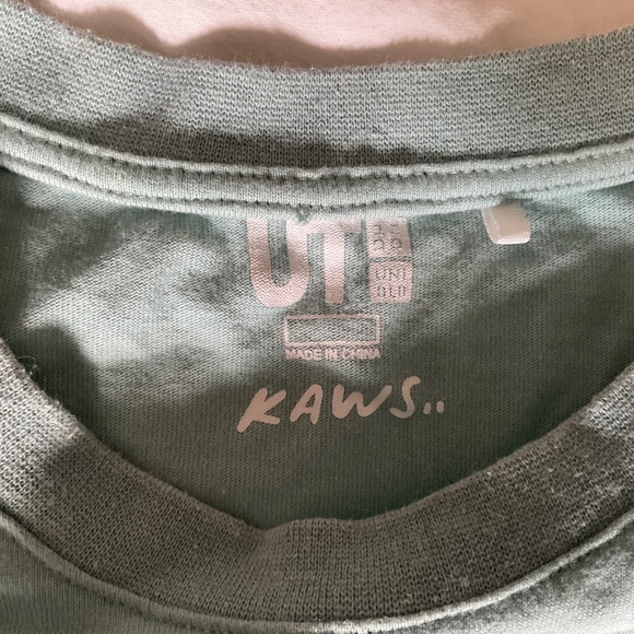 Uniqlo X KAWS Collab Tshirt size small - Picture 3 of 8